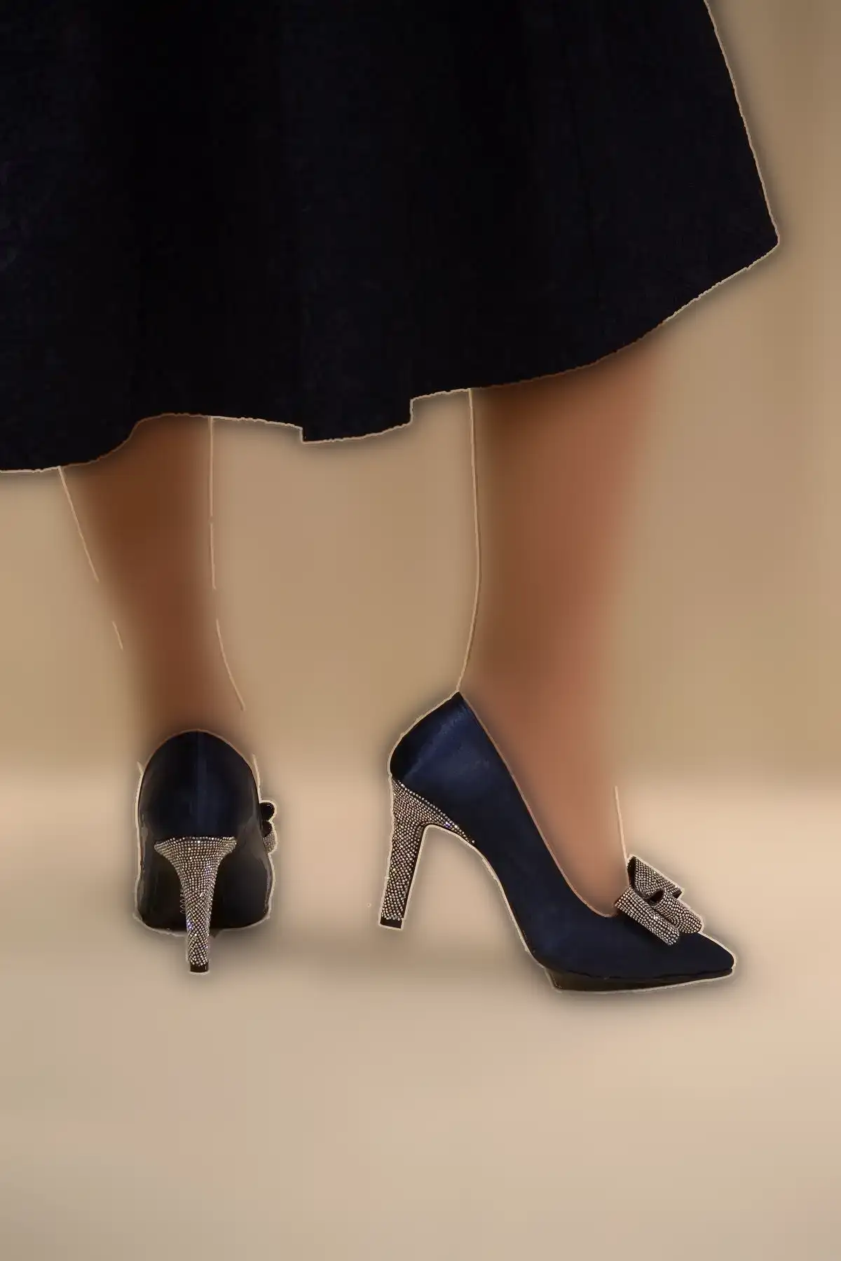 کفش اداری زنانه کفش مجلسی زنانه با رویه ساتن آبی تیره و نوک تیز، دارای دو بند و پاشنه سنگدوزی شده. - 3558 کفش اداری زنانه کفش مجلسی زنانه با رویه ساتن آبی تیره و نوک تیز، دارای دو بند و پاشنه سنگدوزی شده. - 3558