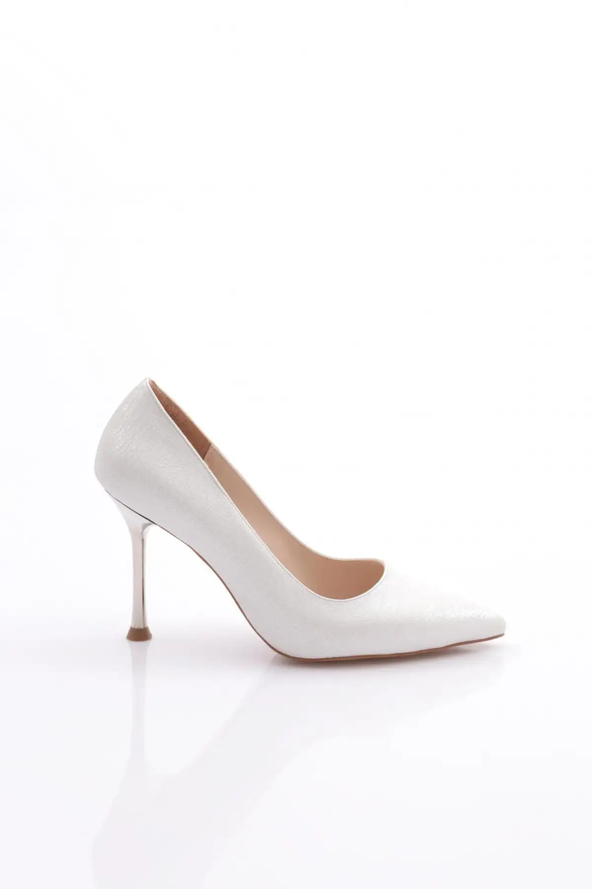 کفش پاشنه‌ بلند زنانه کفش پاشنه‌بلند زنانه با طرح صدفی - 3675