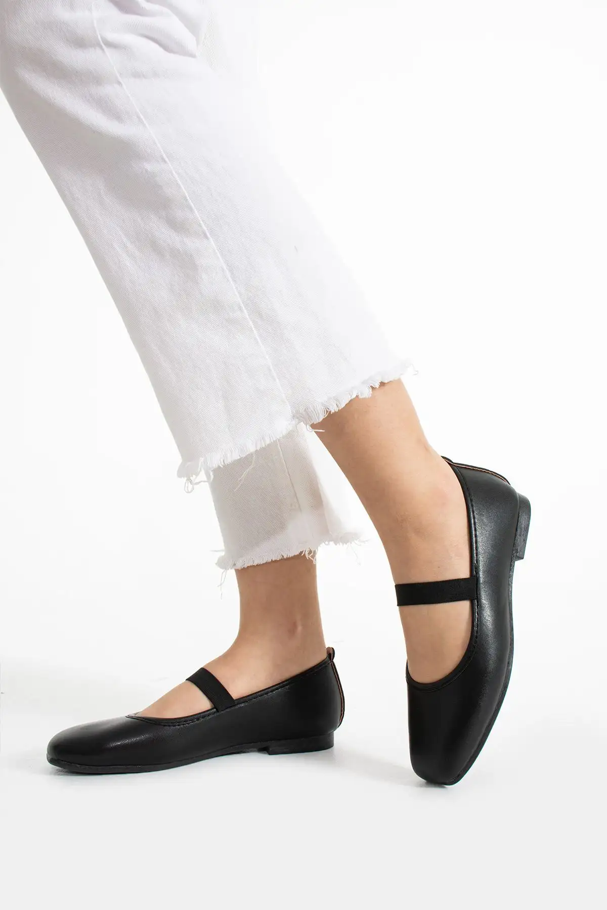 کفش اداری زنانه کفش زنانه راحتی مشکی با بند - شیک و سبک برای کار و استفاده روزمره - 3535 کفش اداری زنانه کفش زنانه راحتی مشکی با بند - شیک و سبک برای کار و استفاده روزمره - 3535