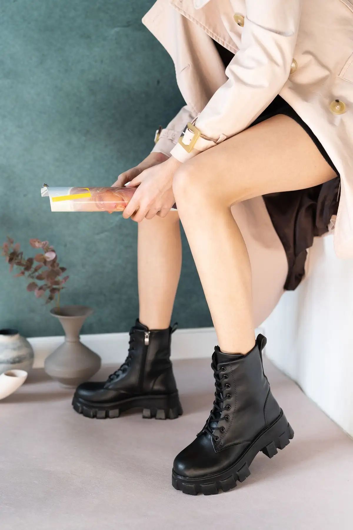 بوت و نیم بوت زنانه   چرم مشکی، زیره ضد آب  ضد لغزش،  زمستانی - 5007 بوت و نیم بوت زنانه چرم مشکی، زیره ضد آب ضد لغزش، زمستانی - 5007