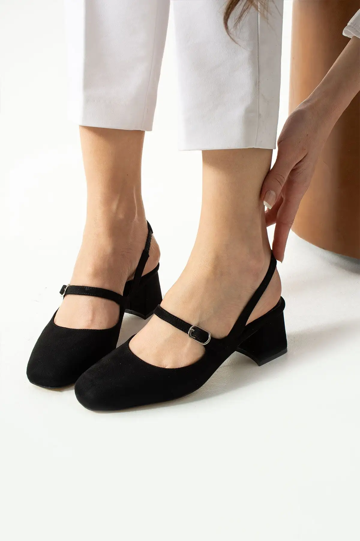 کفش پاشنه بلند زنانه  پاشنه کوتاه کوتاه مشکی  - گزینهای شیک برای ترکیبات روزمره و دعوتها - 4329 کفش پاشنه بلند زنانه  پاشنه کوتاه کوتاه مشکی - گزینهای شیک برای ترکیبات روزمره و دعوتها - 4329