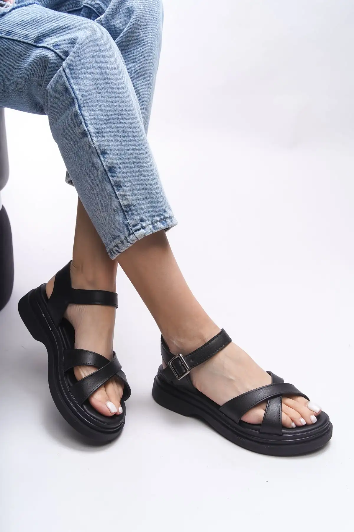 کفش صندل زنانه ایزلگالن    ۰۰۱۲۲۱۵ سیاه چرم - 4687 کفش صندل زنانه ایزلگالن ۰۰۱۲۲۱۵ سیاه چرم - 4687