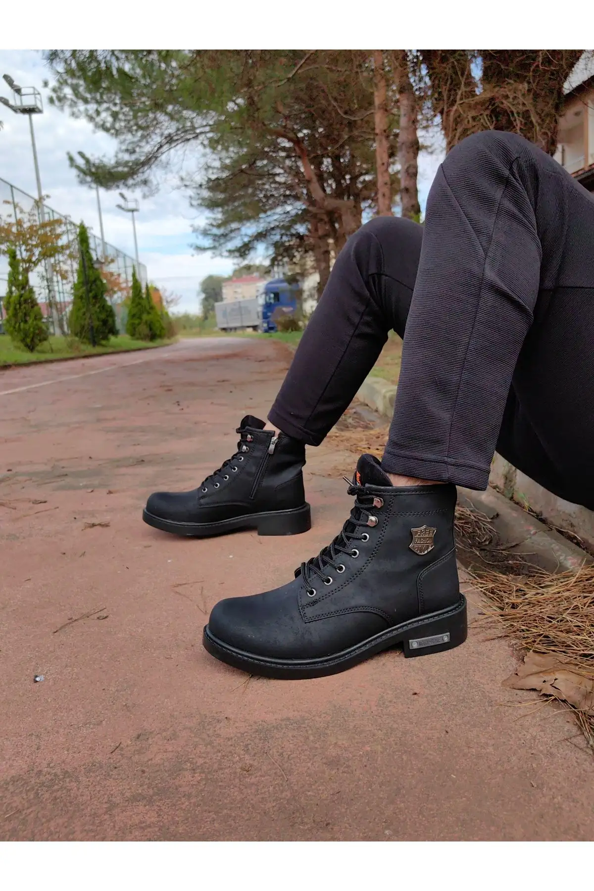 بوت مردانه کفش چرم کبریتی بنددار و زیپی زنانه و مردانه با زیره ضد لغزش و استایل موتوری برای فصل زمستان - 3445 بوت مردانه کفش چرم کبریتی بنددار و زیپی زنانه و مردانه با زیره ضد لغزش و استایل موتوری برای فصل زمستان - 3445