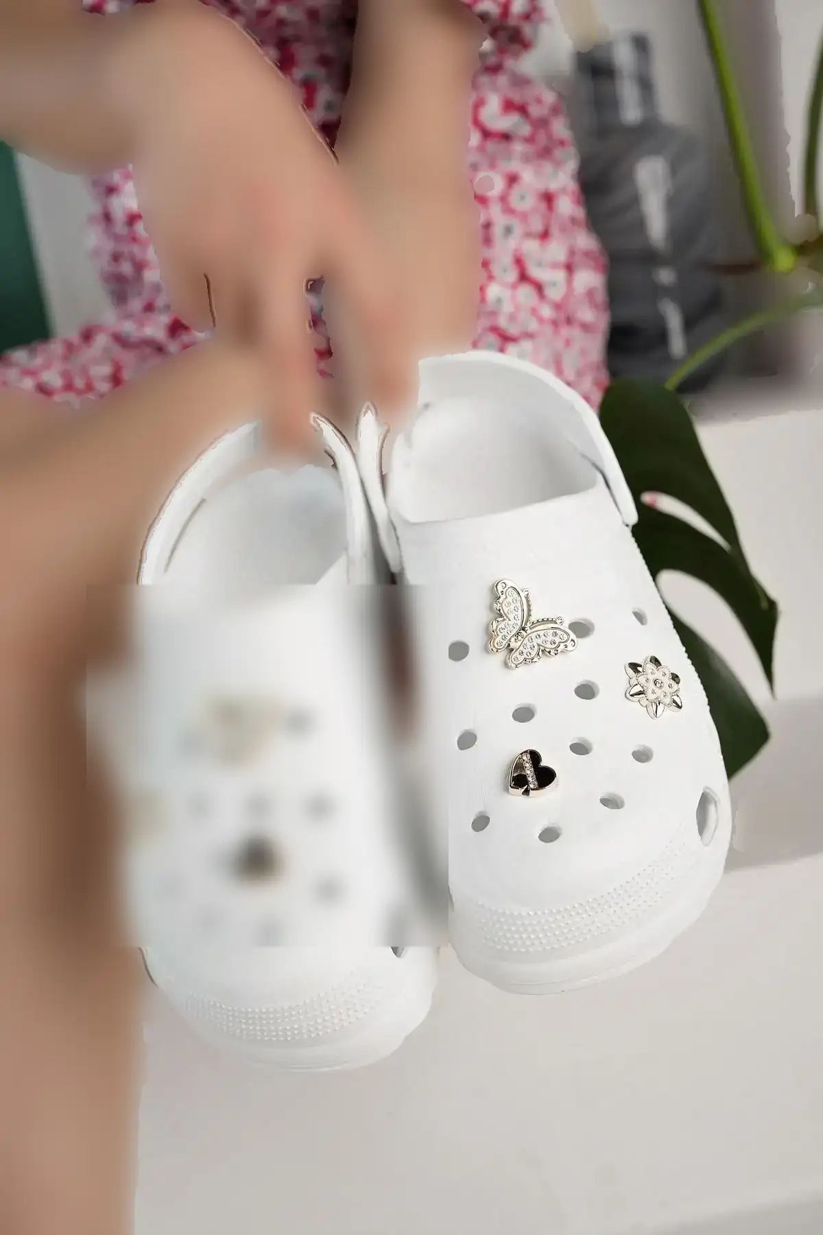 کفش راحتی خانه دمپایی کراس یونیسکس طراحی شیک با سنگ کاری - 3897 کفش راحتی خانه دمپایی کراس یونیسکس طراحی شیک با سنگ کاری - 3897