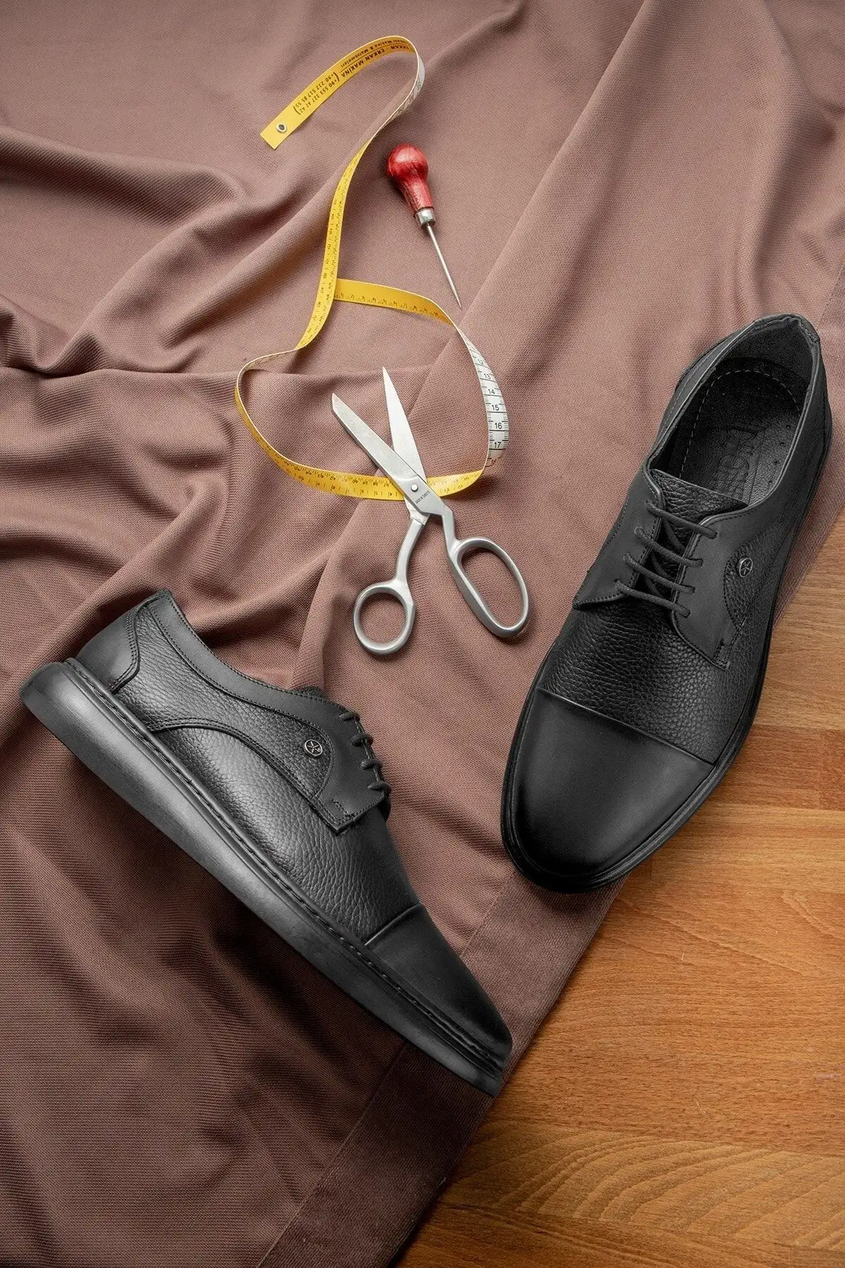 کفش روزمره مردانه 1.   کلاسیک  از چرم طبیعی استرن
2.  کلاسیک چرم طبیعی
3.  کلاسیک دربی - 4775 کفش روزمره مردانه 1. کلاسیک از چرم طبیعی استرن 2. کلاسیک چرم طبیعی 3. کلاسیک دربی - 4775