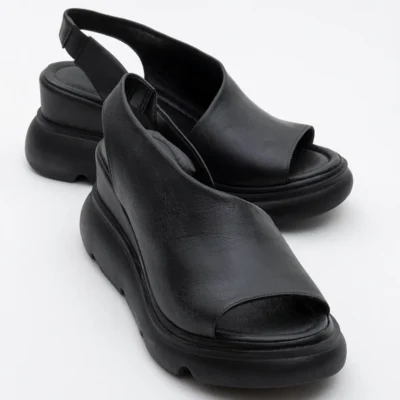 کفش صندل زنانه پاشنه‌بلند چرم طبیعی سیاه AGUSTO - 4062