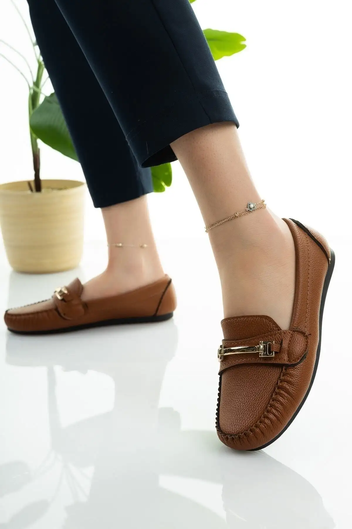 کفش تخت زنانه  روزمره  مدل بابت با رنگ قهوهای، دارای قفل زنجیری، سبک و راحت. - 5193 کفش تخت زنانه روزمره مدل بابت با رنگ قهوهای، دارای قفل زنجیری، سبک و راحت. - 5193