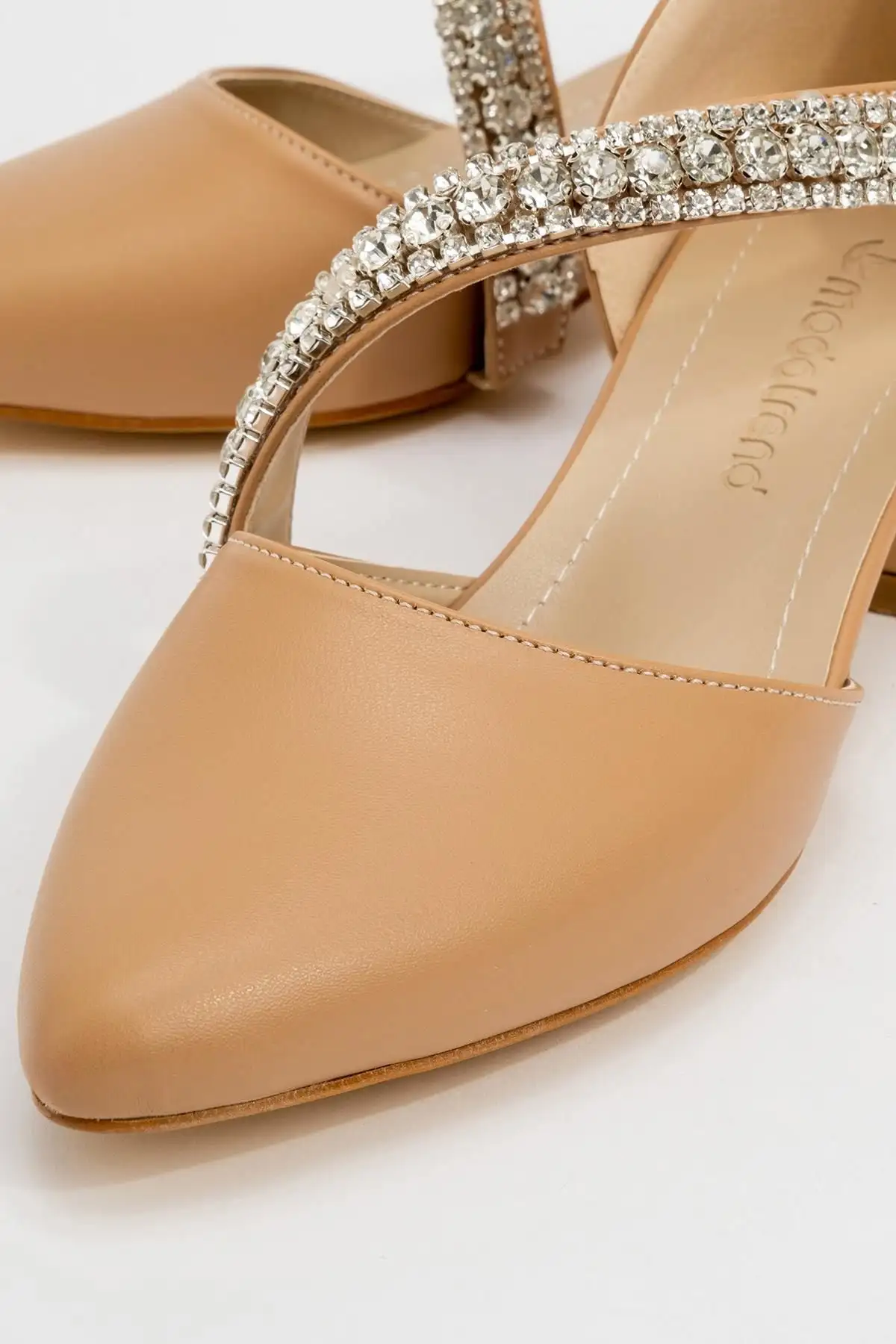 کفش تخت زنانه روزمره پاشنه‌دار سنگ‌دار به رنگ نود کمرنگ - 5337