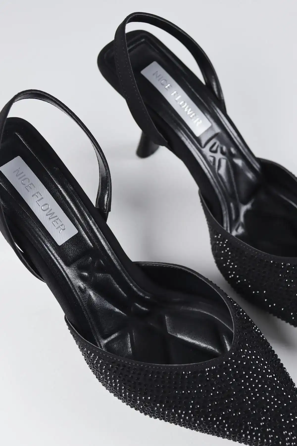 کفش پاشنه‌ بلند زنانه پوتین پاشنه بلند مجلسی زنانه با جزئیات سنگی سیاه - 3685