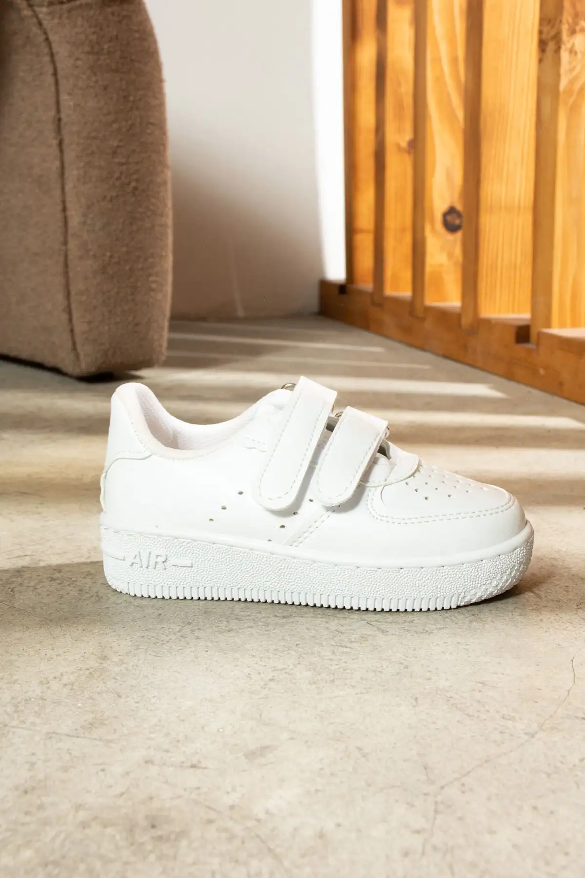 کفش بچگانه کفش ورزشی سفید بچگانه با چسبی - 3614 کفش بچگانه کفش ورزشی سفید بچگانه با چسبی - 3614