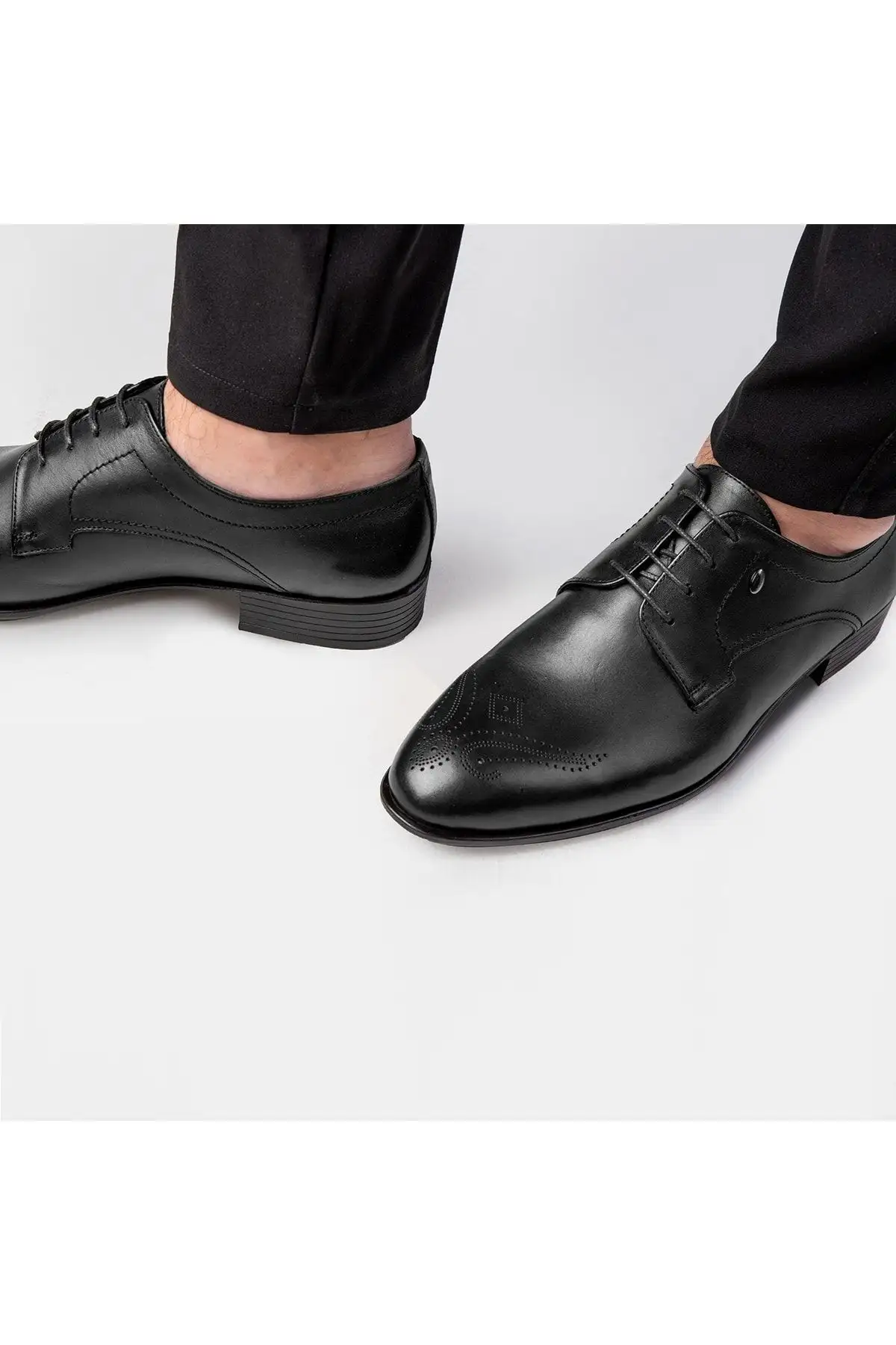 سایز بزرگ مردانه 1. کفش کلاسیک مردانه از چرم طبیعی توره
2. کفش کلاسیک دربی
3. کفش کلاسیک بنددار - 3513 سایز بزرگ مردانه 1. کفش کلاسیک مردانه از چرم طبیعی توره 2. کفش کلاسیک دربی 3. کفش کلاسیک بنددار - 3513