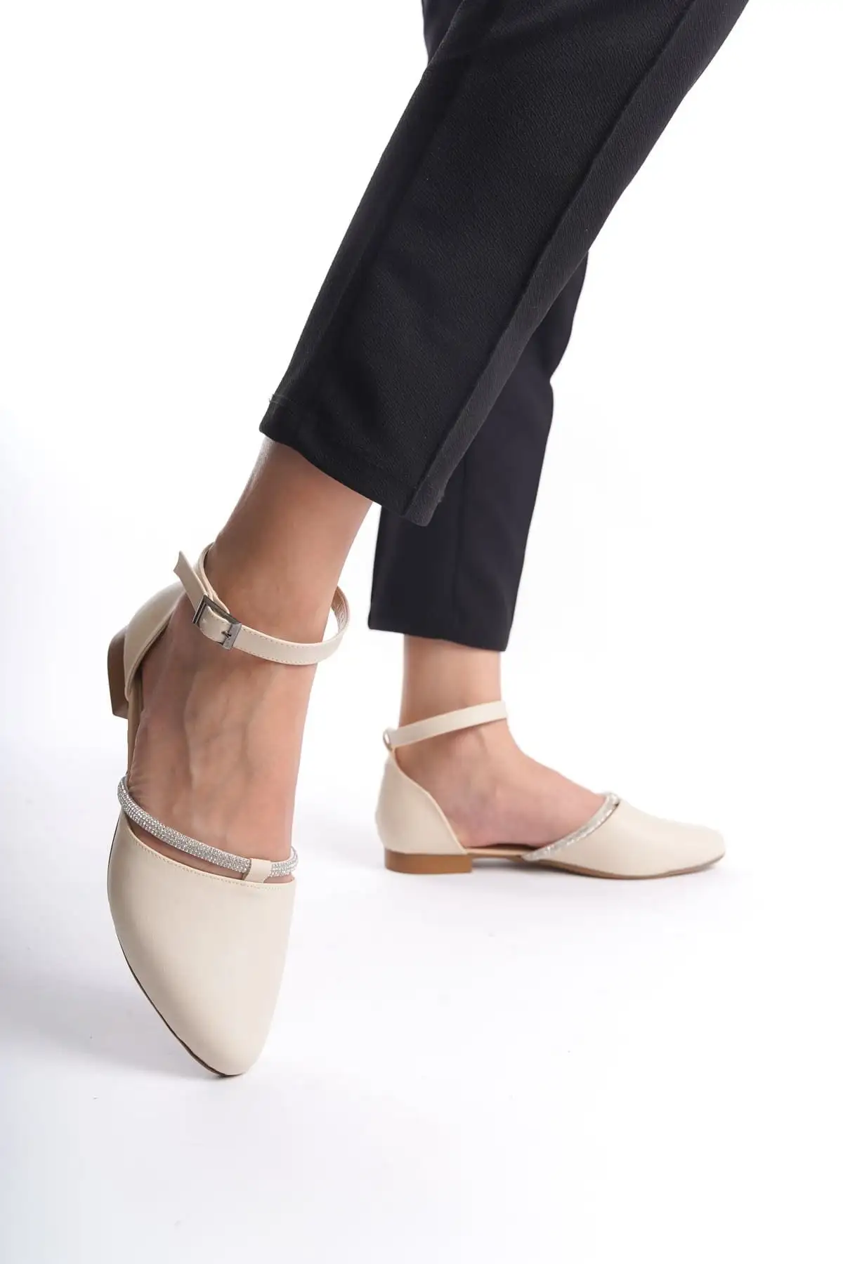 کفش تخت زنانه بالشتکی راحت با جزئیات سنگی AURORA مدل KT رنگ کرم - 5338