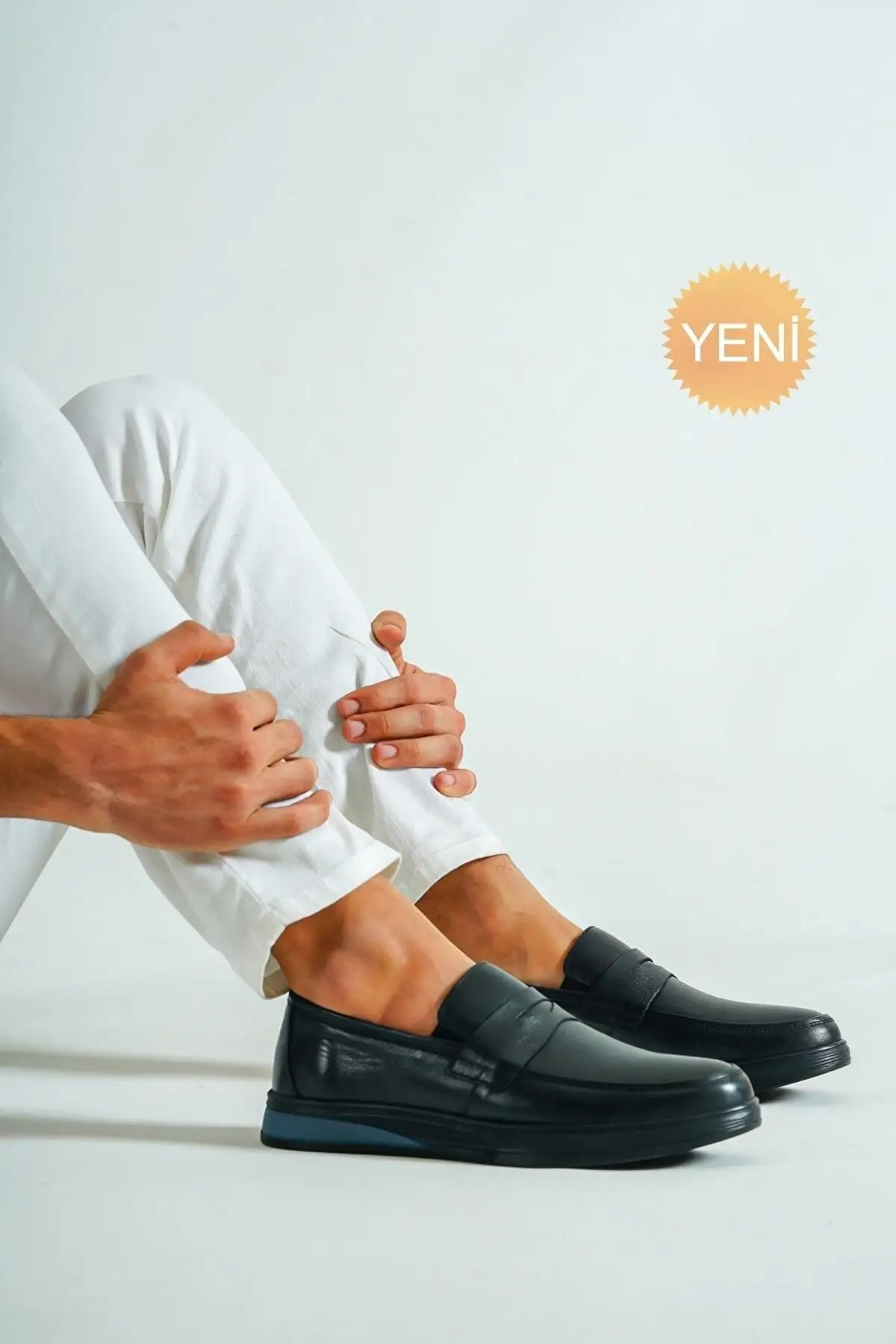 کفش روزمره مردانه  چرم طبیعی  کاشیور سیاه مدل MRD7-0710 - 4802 کفش روزمره مردانه چرم طبیعی کاشیور سیاه مدل MRD7-0710 - 4802