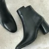 بوت و نیم‌ بوت زنانه بغل‌دار از چرم طبیعی سیاه - 5011