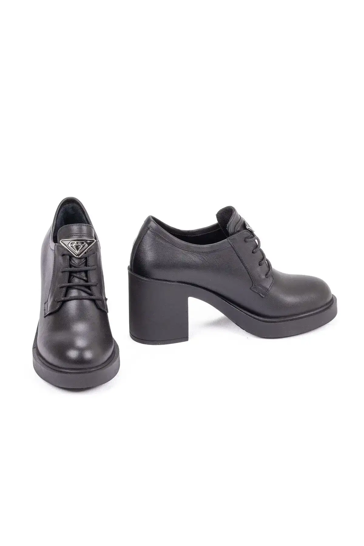 کفش پاشنه بلند زنانه  روزمره شیک  با پاشنه 8 سانتی متر و کفی پلتفرم از چرم طبیعی با بند - 5129 کفش پاشنه بلند زنانه روزمره شیک با پاشنه 8 سانتی متر و کفی پلتفرم از چرم طبیعی با بند - 5129