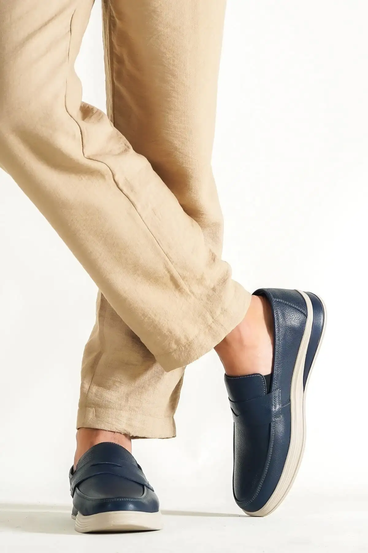 کفش روزمره مردانه  کج  چرمی آبی تیره اصل MRD7-0710 - 4659 کفش روزمره مردانه کج چرمی آبی تیره اصل MRD7-0710 - 4659