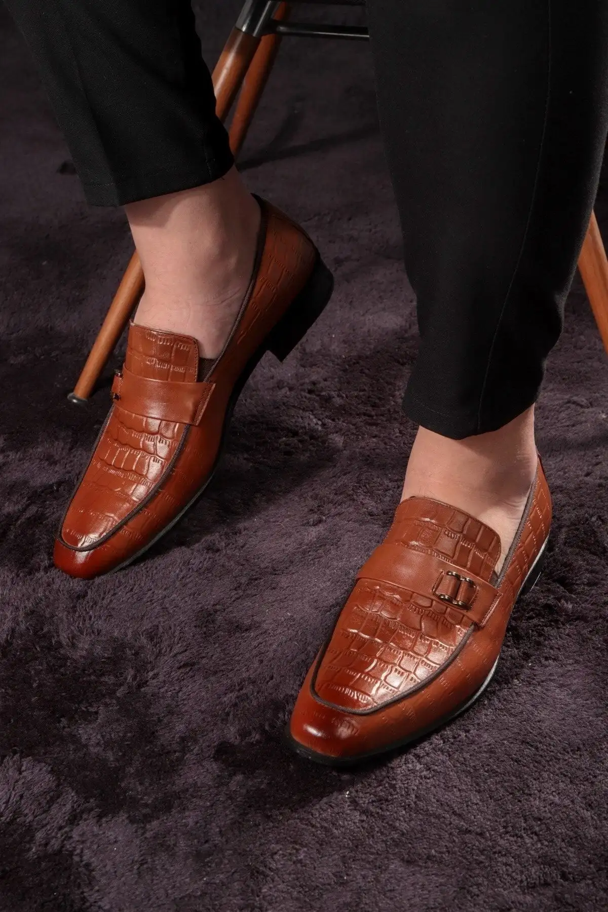 کفش مردانه 1. کفش کلاسیک مردانه چرم طبیعی سوئانک
2. کفش کلاسیک لوفر
3. کفش ماکوسن - 3272 کفش مردانه 1. کفش کلاسیک مردانه چرم طبیعی سوئانک 2. کفش کلاسیک لوفر 3. کفش ماکوسن - 3272