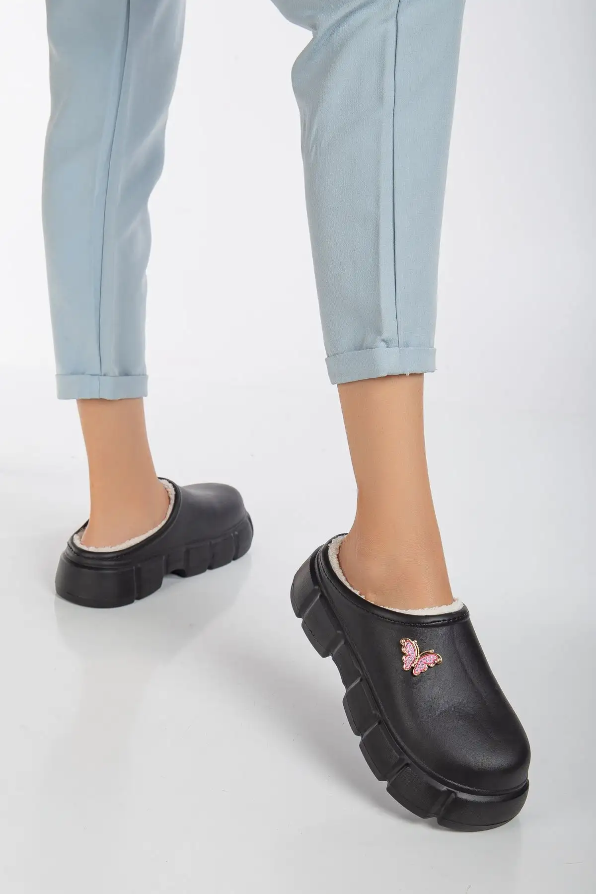 کفش اداری زنانه صبردار  هرا با داخل پرزدار و سنگدار، راحت، با روی بسته، مناسب برای فصل زمستان و استفاده در خانه و دفتر. - 5085 کفش اداری زنانه صبردار هرا با داخل پرزدار و سنگدار، راحت، با روی بسته، مناسب برای فصل زمستان و استفاده در خانه و دفتر. - 5085