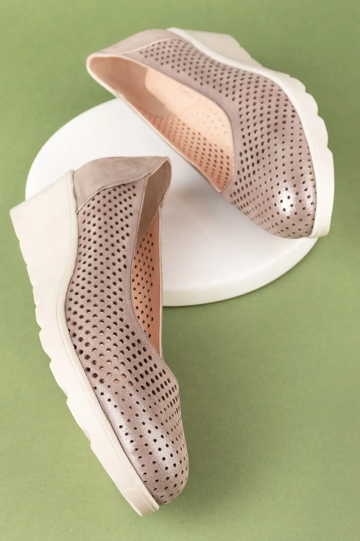 کفش پاشنه‌ بلند زنانه مادر راحت و شیک با پاشنه برجسته از چرم طبیعی مدل ell.6596 - 5122