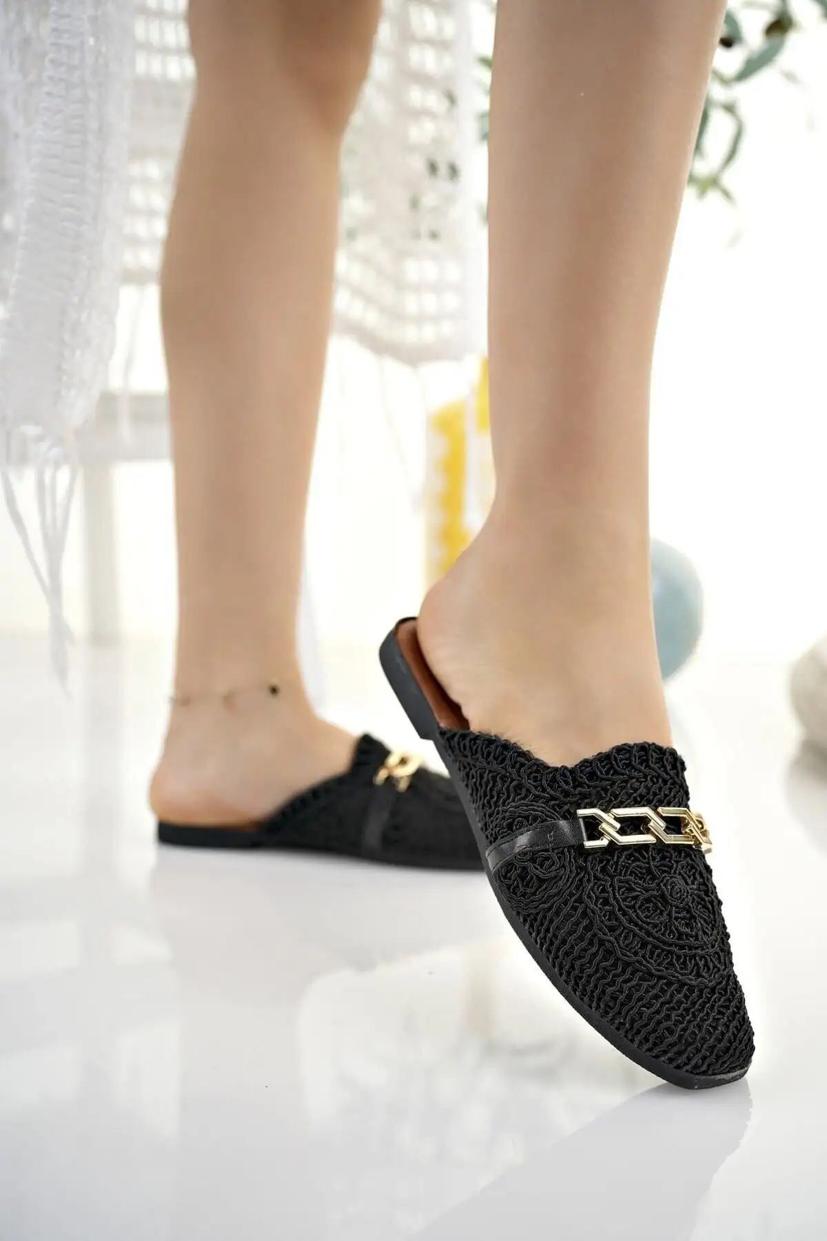 کفش راحتی خانه "دمپایی حصیری زنانه با جلو بسته، مشکی، با بافت توری و زنجیر، دمپایی روزمره برای جهیزیه" - 5348 کفش راحتی خانه "دمپایی حصیری زنانه با جلو بسته، مشکی، با بافت توری و زنجیر، دمپایی روزمره برای جهیزیه" - 5348