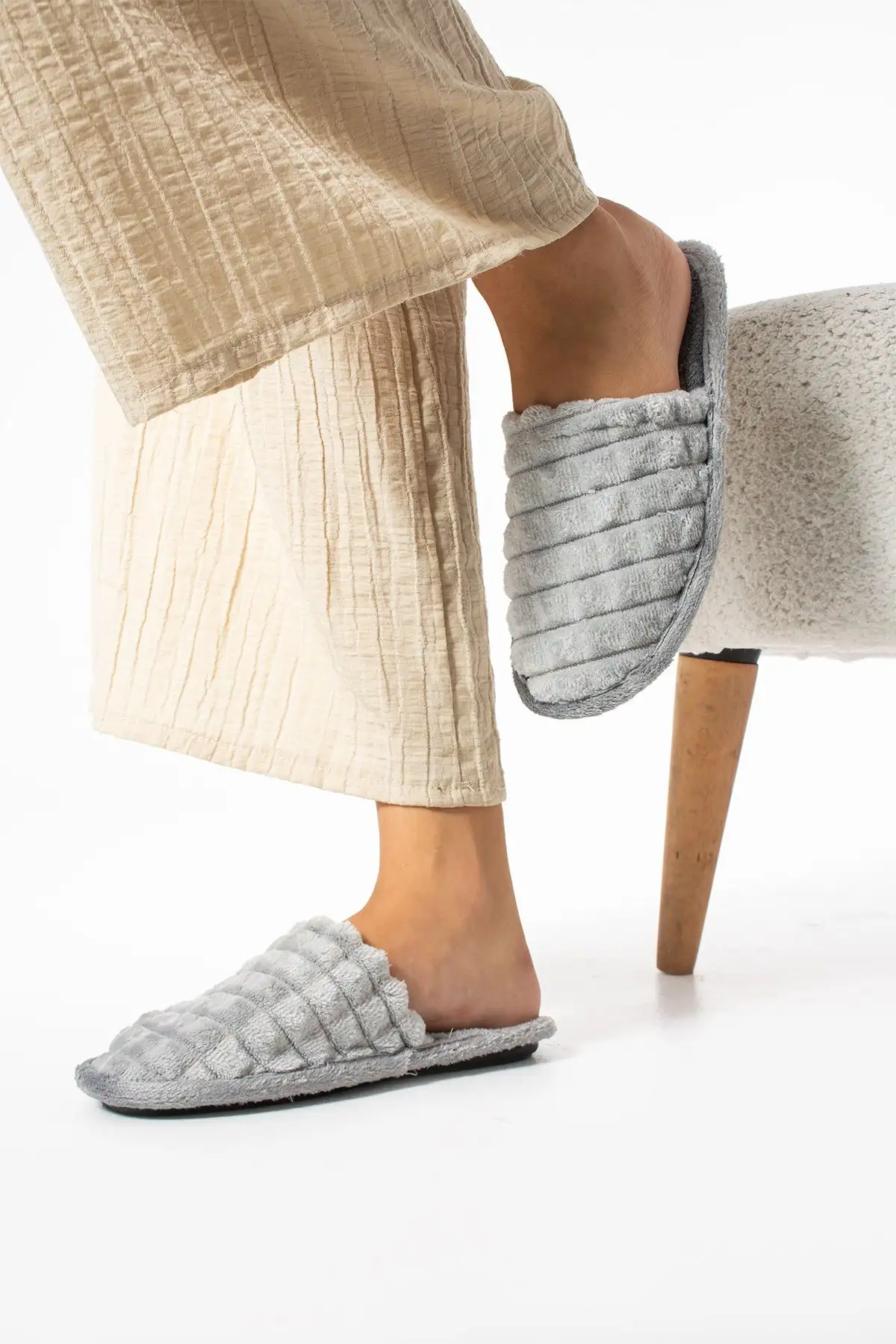 کفش راحتی خانه 3 عددی دمپایی زمستانی هدیه، دمپایی مهمان قابل شستشو، ست سفره عروسی و دمپایی عروس - 3992 کفش راحتی خانه 3 عددی دمپایی زمستانی هدیه، دمپایی مهمان قابل شستشو، ست سفره عروسی و دمپایی عروس - 3992