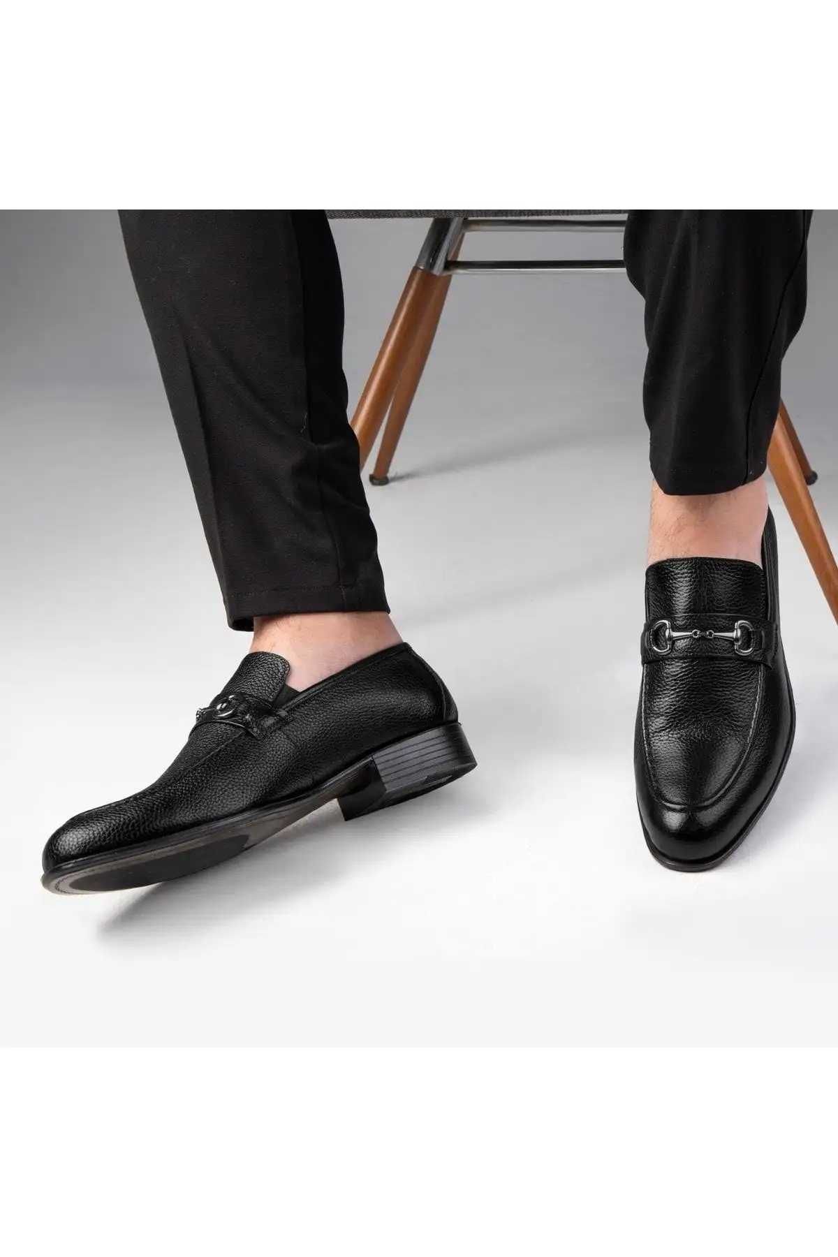 کفش مردانه 1. کفش کلاسیک مردانه چرم طبیعی سیدرو
2. کفش کلاسیک لوفر
3. کفش مکانسن - 3269 کفش مردانه 1. کفش کلاسیک مردانه چرم طبیعی سیدرو 2. کفش کلاسیک لوفر 3. کفش مکانسن - 3269