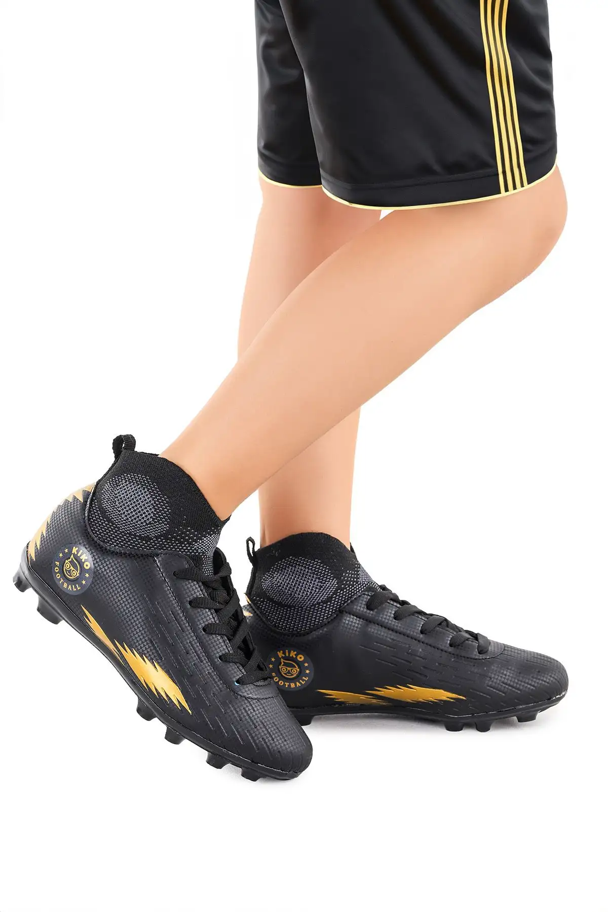 کفش پسرانه کفش فوتبال بچهگانه مردانه چمنی 142 FKP با یقه بلند - 3756 کفش پسرانه کفش فوتبال بچهگانه مردانه چمنی 142 FKP با یقه بلند - 3756