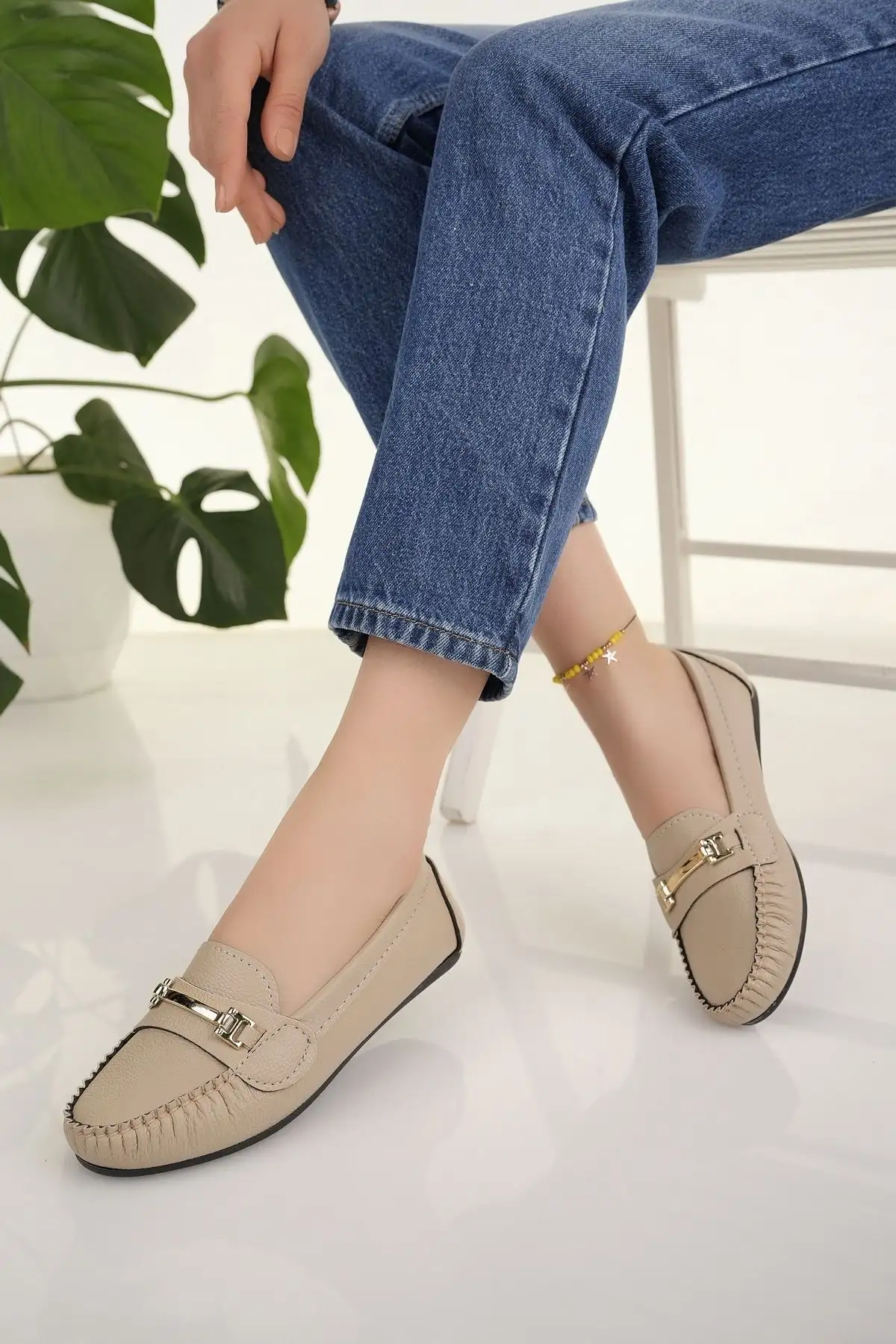 کفش تخت زنانه راحتی بژ با زنجیر و قفل سبک و شیک برای استفاده روزمره - 4534