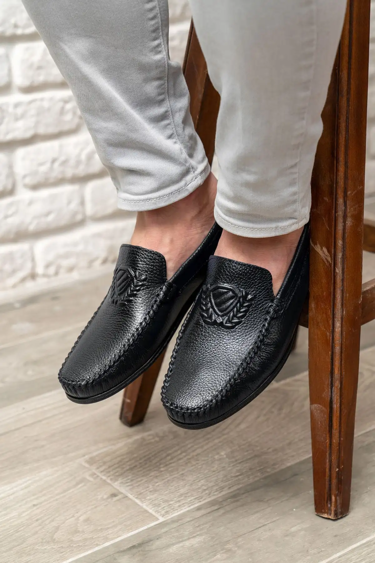 کفش رسمی مردانه 1.  روزمره  از چرم طبیعی
2.  لوفری
3.  تابستانی  - 4745 کفش رسمی مردانه 1. روزمره از چرم طبیعی 2. لوفری 3. تابستانی - 4745