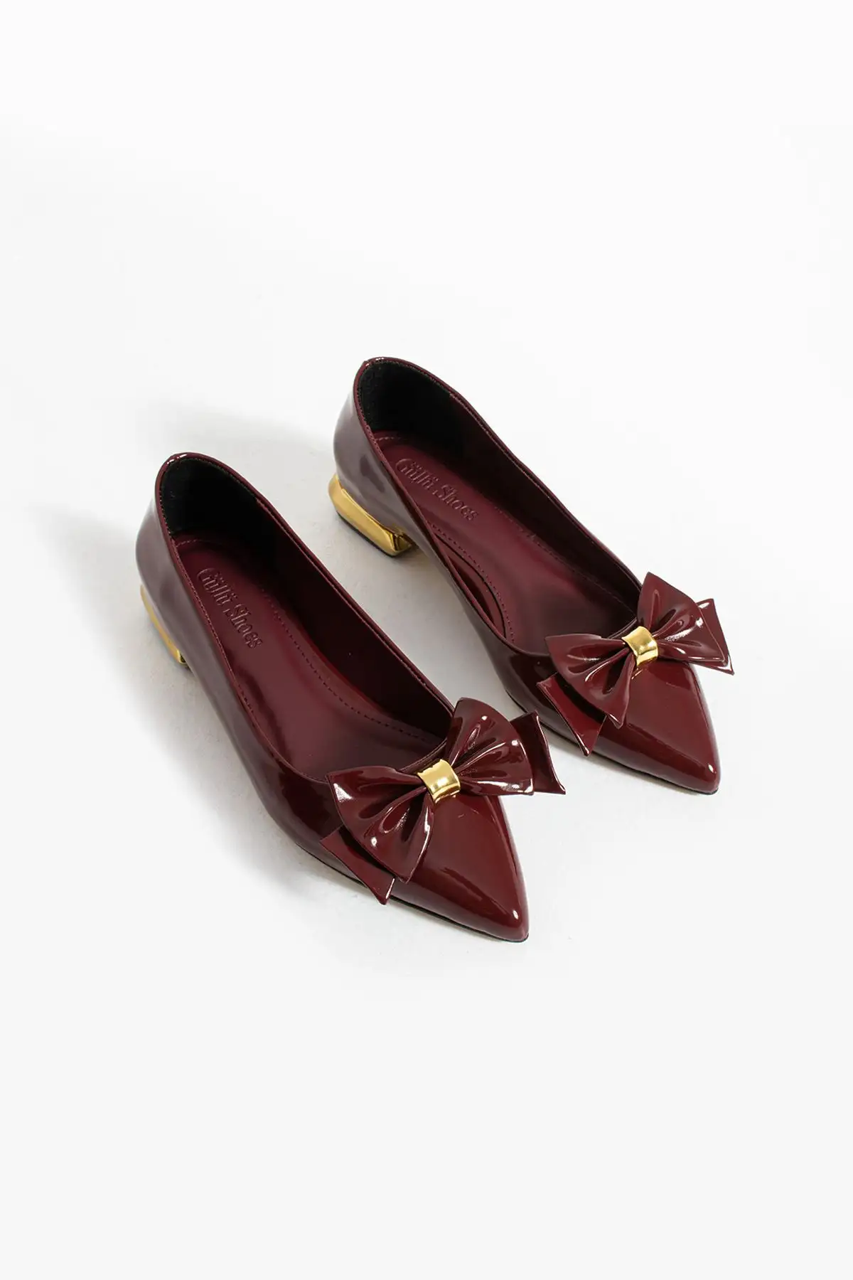 کفش اداری زنانه  بابل چرم مصنوعی بوردو – با تزئینات گوجهای و جزئیات طلایی، دارای کفی ارگونومیک برای شیک پوشی روزمره و محیط  - 4241 کفش اداری زنانه بابل چرم مصنوعی بوردو – با تزئینات گوجهای و جزئیات طلایی، دارای کفی ارگونومیک برای شیک پوشی روزمره و محیط - 4241