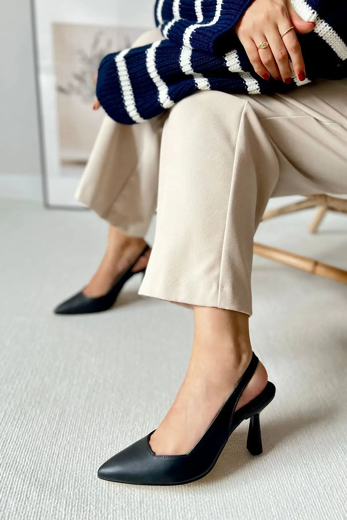 کفش اداری زنانه پاشنه‌بلند مدل استایلتو با زیره مشکی و نوک تیز، پشت باز و مناسب مجالس - 5079