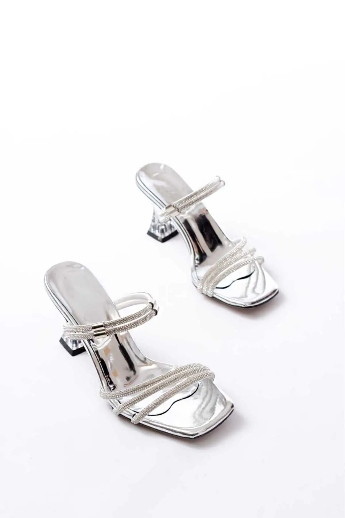 کفش پاشنه بلند زنانه کفش مجلسی پاشنه دار شفاف زنانه با جزئیات سنگی نقرهای - 3673 کفش پاشنه بلند زنانه کفش مجلسی پاشنه دار شفاف زنانه با جزئیات سنگی نقرهای - 3673