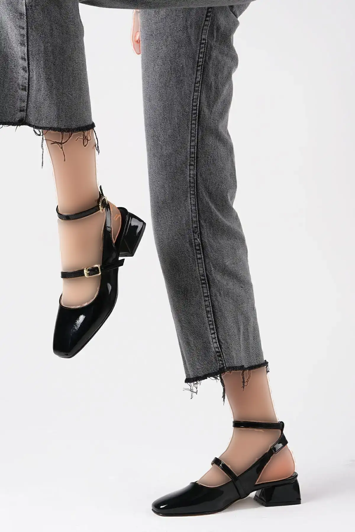 کفش پاشنه بلند زنانه کفش زنانه ماری جین با رویه براق با کمر باز و نوک مربع، دارای بند، با پاشنه کوتاه ۴ سانتیمتری. - 3684 کفش پاشنه بلند زنانه کفش زنانه ماری جین با رویه براق با کمر باز و نوک مربع، دارای بند، با پاشنه کوتاه ۴ سانتیمتری. - 3684