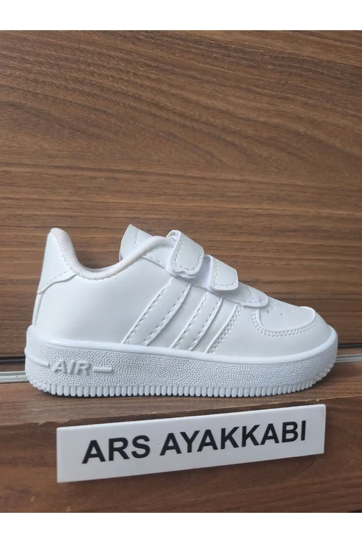 کفش بچگانه کفش ورزشی راحت و سبک بچگانه (پسرانه و دخترانه) سفید با نوار چسبی و دو نوار. - 3591 کفش بچگانه کفش ورزشی راحت و سبک بچگانه (پسرانه و دخترانه) سفید با نوار چسبی و دو نوار. - 3591