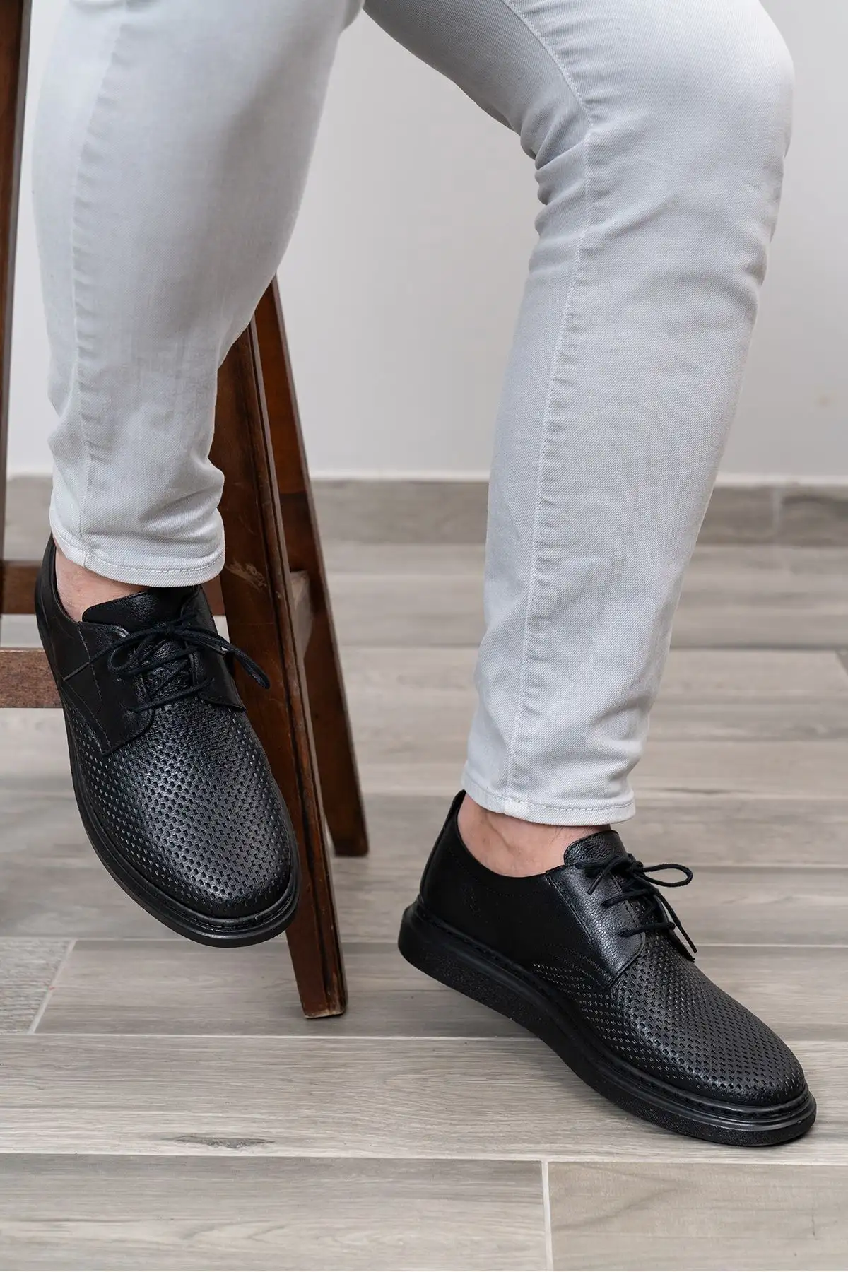 کفش رسمی مردانه 1.  کلاسیک
2.   از جنس چرم طبیعی
3.  روزمره
4.  تابستانی
5.  کژوال - 4752 کفش رسمی مردانه 1. کلاسیک 2. از جنس چرم طبیعی 3. روزمره 4. تابستانی 5. کژوال - 4752