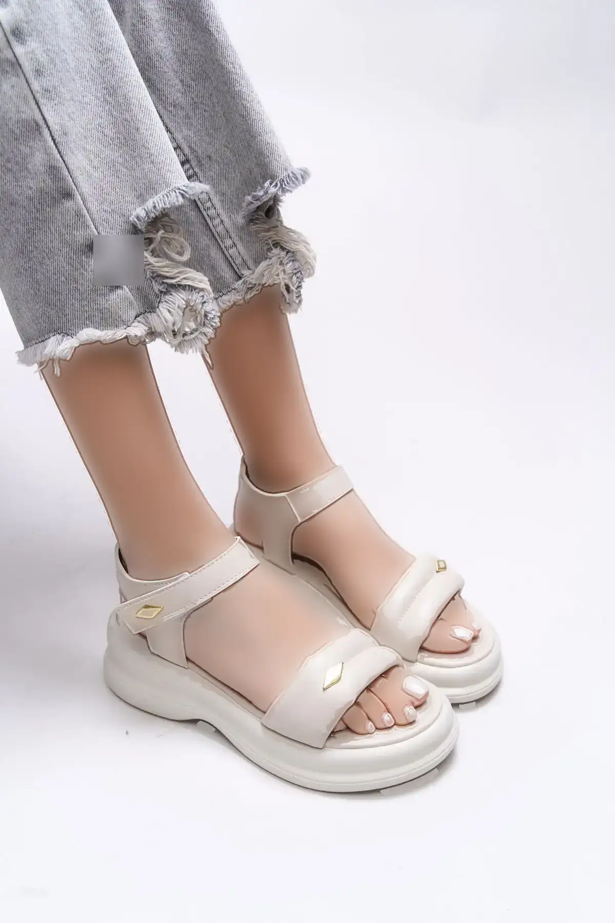 کفش صندل زنانه   بهادری ۰۰۱۲۱۰۳۰ بژ - 4678 کفش صندل زنانه بهادری ۰۰۱۲۱۰۳۰ بژ - 4678