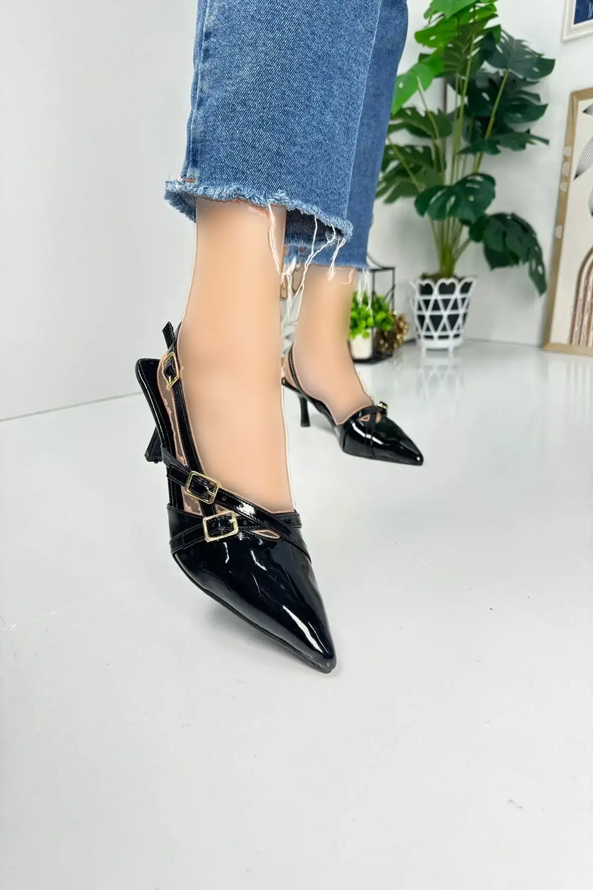 کفش پاشنه بلند زنانه  دار کلاسیک نازک  با کمر قابل تنظیم و نوک تیز مشکی روزمره 922 - 5127 کفش پاشنه بلند زنانه دار کلاسیک نازک با کمر قابل تنظیم و نوک تیز مشکی روزمره 922 - 5127