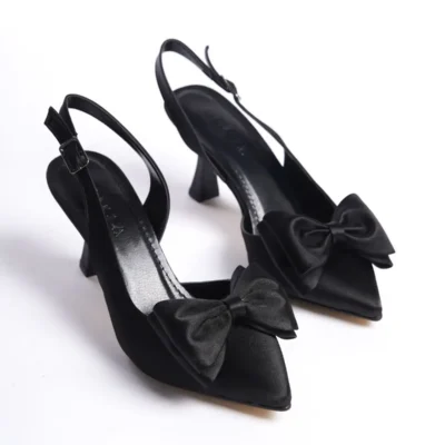 کفش پاشنه‌ بلند زنانه کفش مجلسی زنانه ساتن سیاه با گلسر فانتزی BG1186-121-0001 - 3690