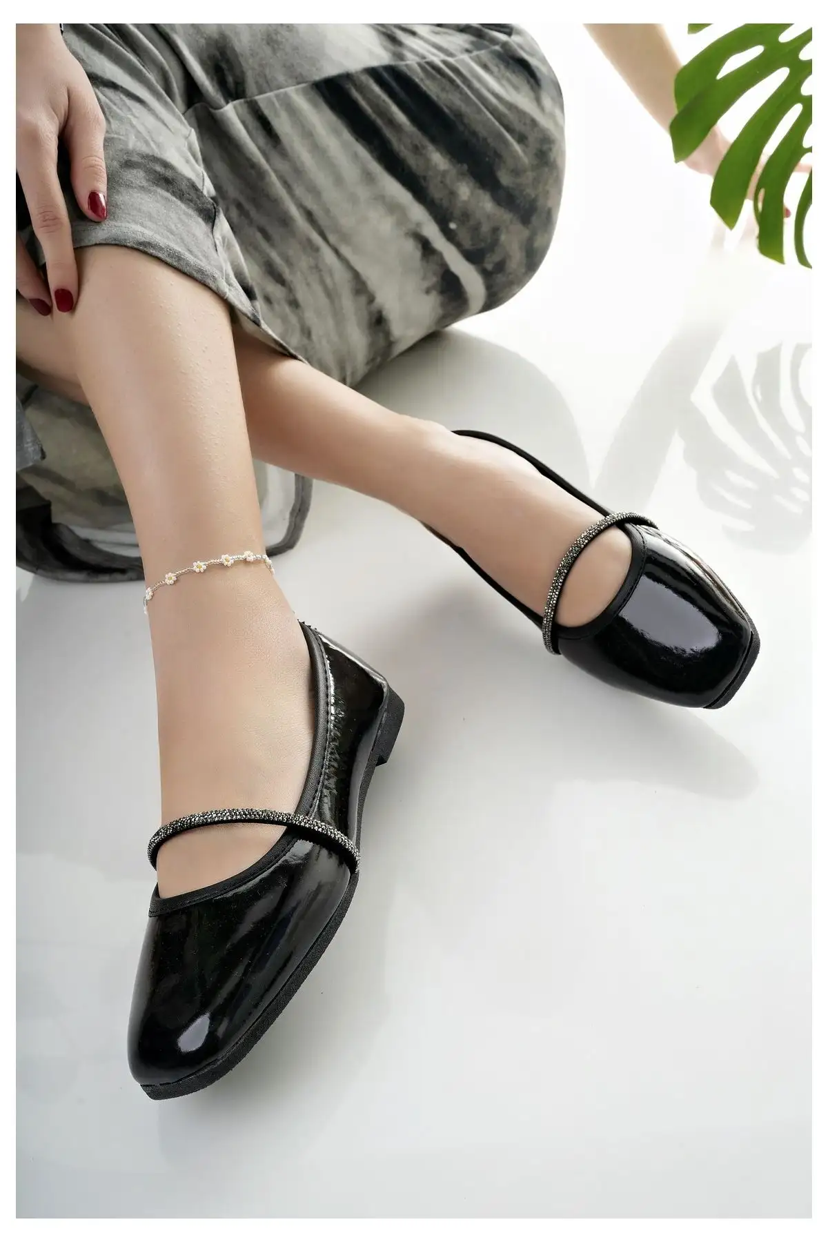 کفش اداری زنانه پاپوش  مشکی براق با سنگهای تزیینی -  شیک مناسب خانه، کار و استفاده روزمره - 4263 کفش اداری زنانه پاپوش مشکی براق با سنگهای تزیینی - شیک مناسب خانه، کار و استفاده روزمره - 4263