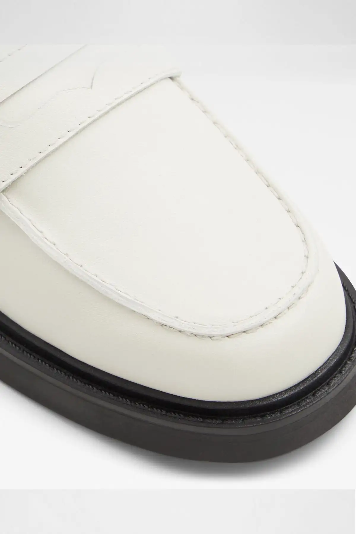 ورما - کفش لواتر زنانه از جنس چرم طبیعی سفید - 3702 ورما - کفش لواتر زنانه از جنس چرم طبیعی سفید - 3702