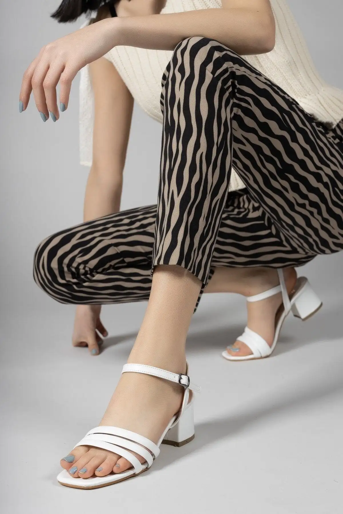 کفش صندل زنانه پاشنه بلند سفید ۰۰۱۲۳۵۵ - 4695