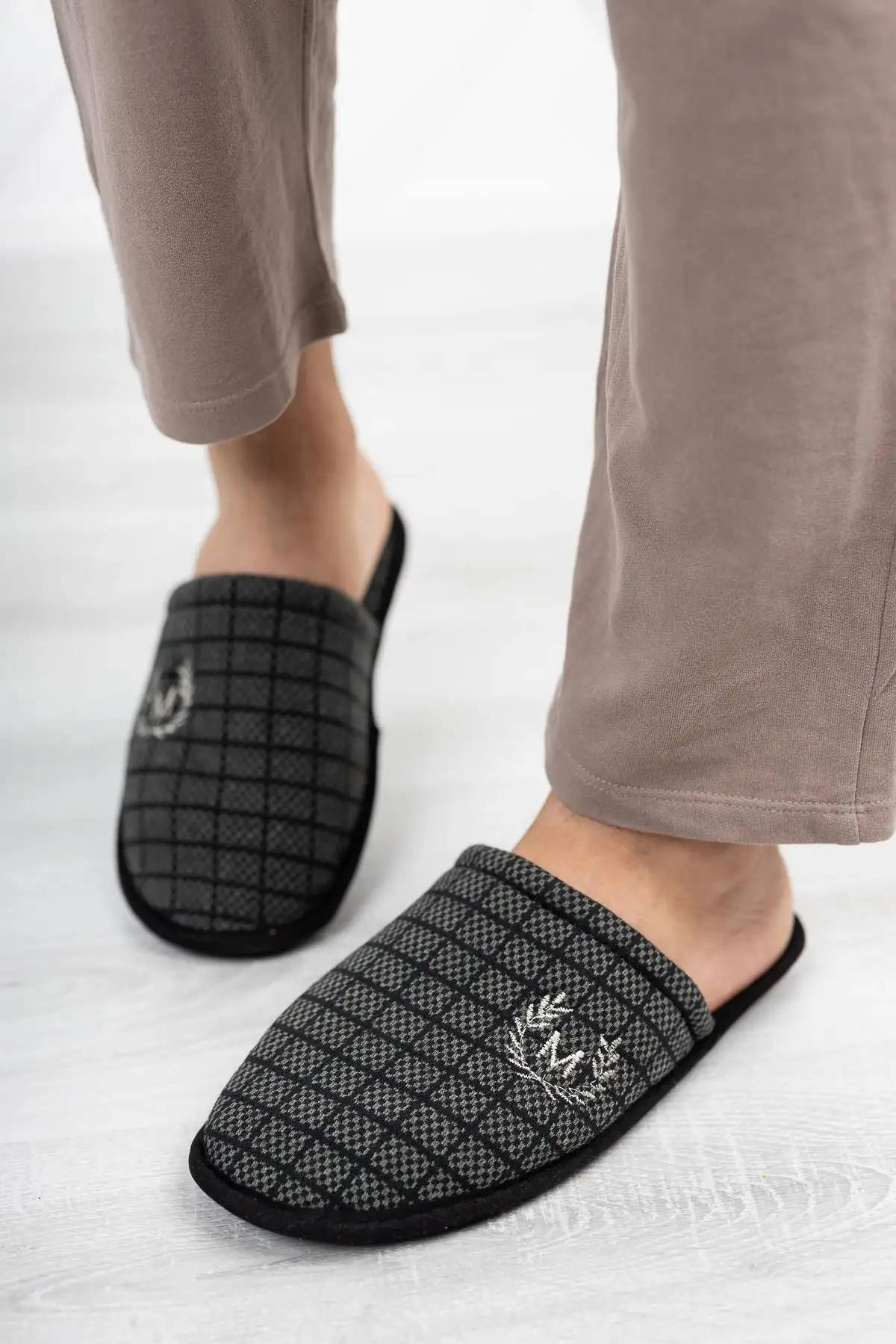 کفش راحتی خانه پک ۵ عددی دمپایی مردانه مودافراتو با طرحهای مختلف - دمپایی خانگی - 4602 کفش راحتی خانه پک ۵ عددی دمپایی مردانه مودافراتو با طرحهای مختلف - دمپایی خانگی - 4602