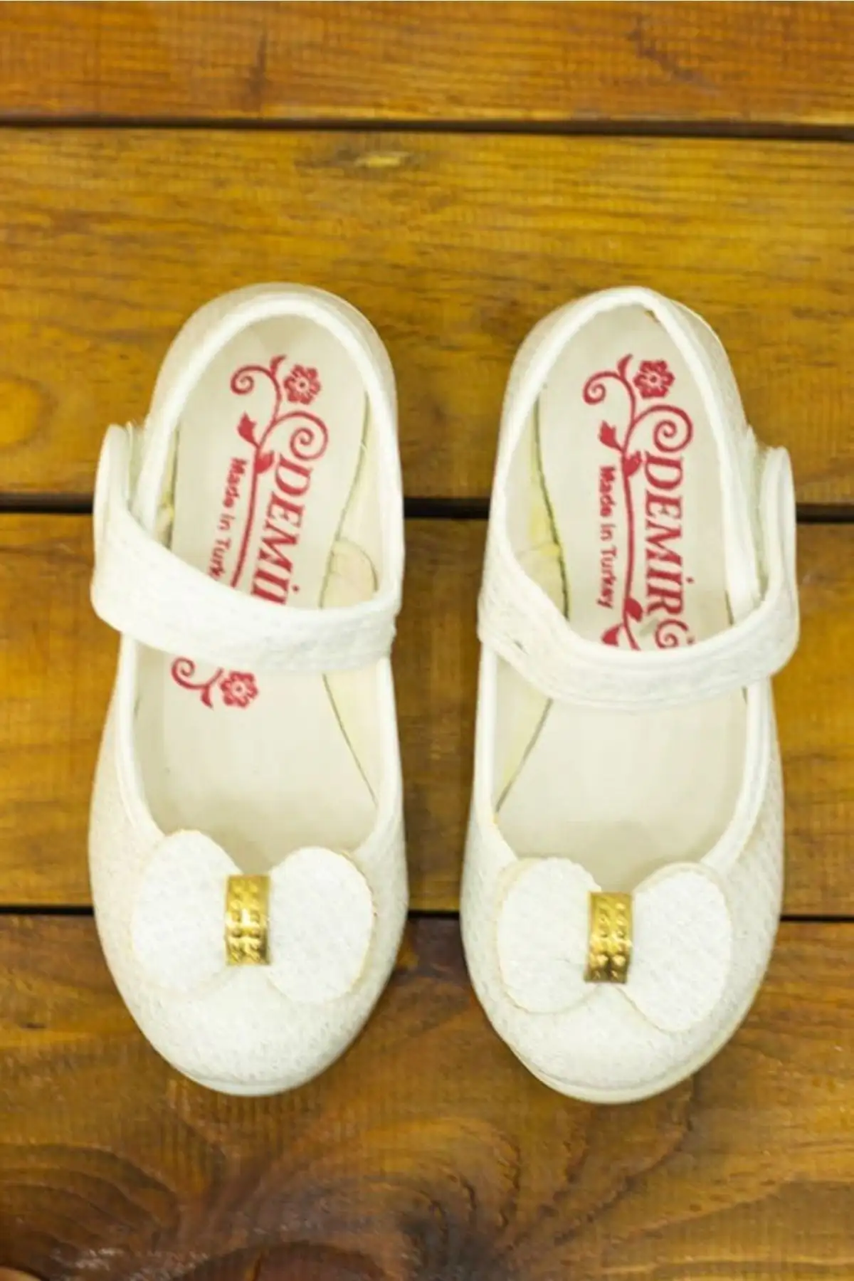 کفش دخترانه  باله سفید  با نقرهای 1111172 - 4562 کفش دخترانه باله سفید با نقرهای 1111172 - 4562