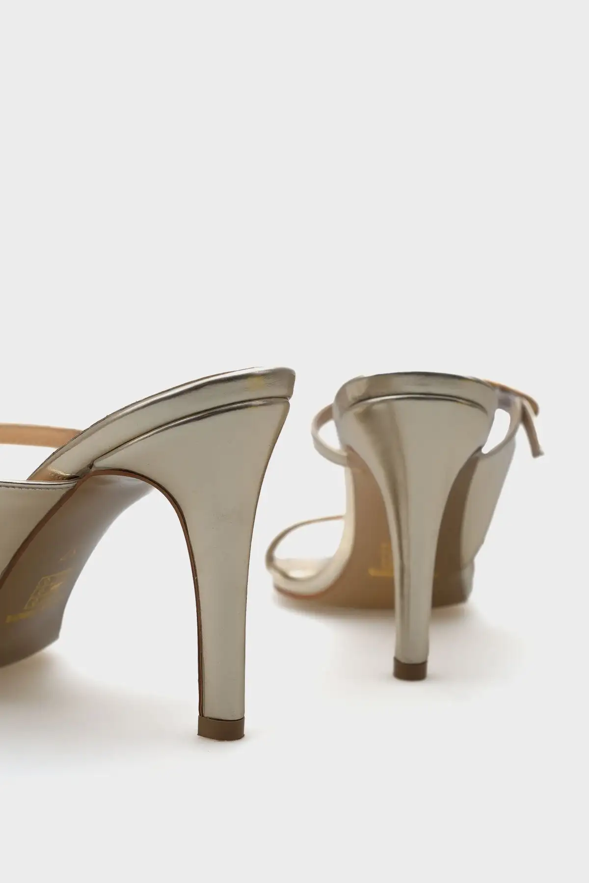 کفش راحتی خانه صندل زنانه شیک با بندهای دوگانه و پاشنه فلزی - 5251 کفش راحتی خانه صندل زنانه شیک با بندهای دوگانه و پاشنه فلزی - 5251