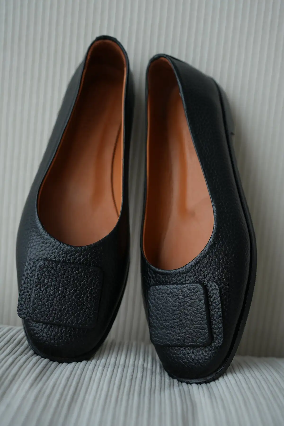 کفش تخت زنانه بابت زنانه مشکی با جزئیات قزن چرم حقیقی ایزابللا - 3237 کفش تخت زنانه بابت زنانه مشکی با جزئیات قزن چرم حقیقی ایزابللا - 3237