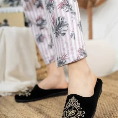 کفش راحتی خانه دمپایی زنانه چینی سیاه، دمپایی زمستانی راحت و نرم برای داخل ، با طرح گلدوزی، دمپایی مهمان و برای جهیزیه. - 3989