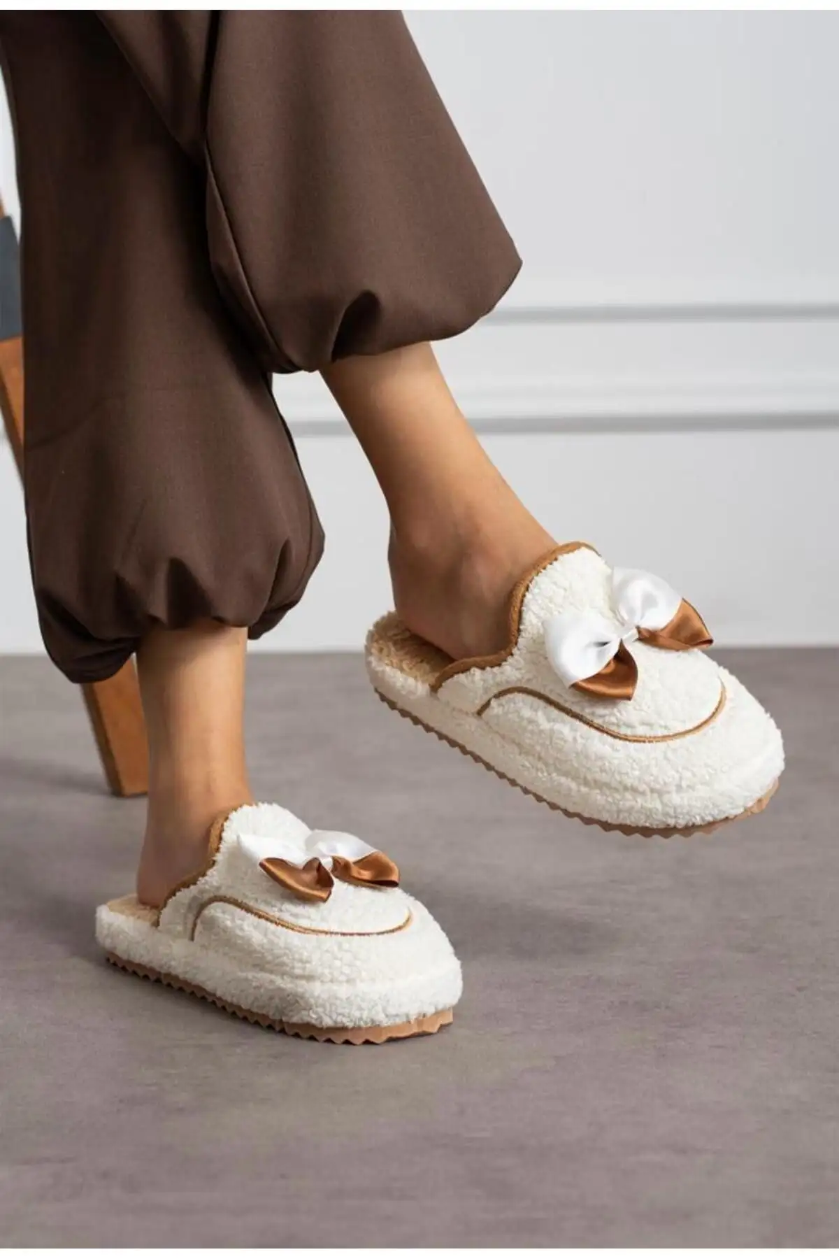 کفش راحتی خانه  زنانه پاییزه-زمستانه با زیره غیرلغزش و بند دوستداشتنی - 3974 کفش راحتی خانه زنانه پاییزه-زمستانه با زیره غیرلغزش و بند دوستداشتنی - 3974