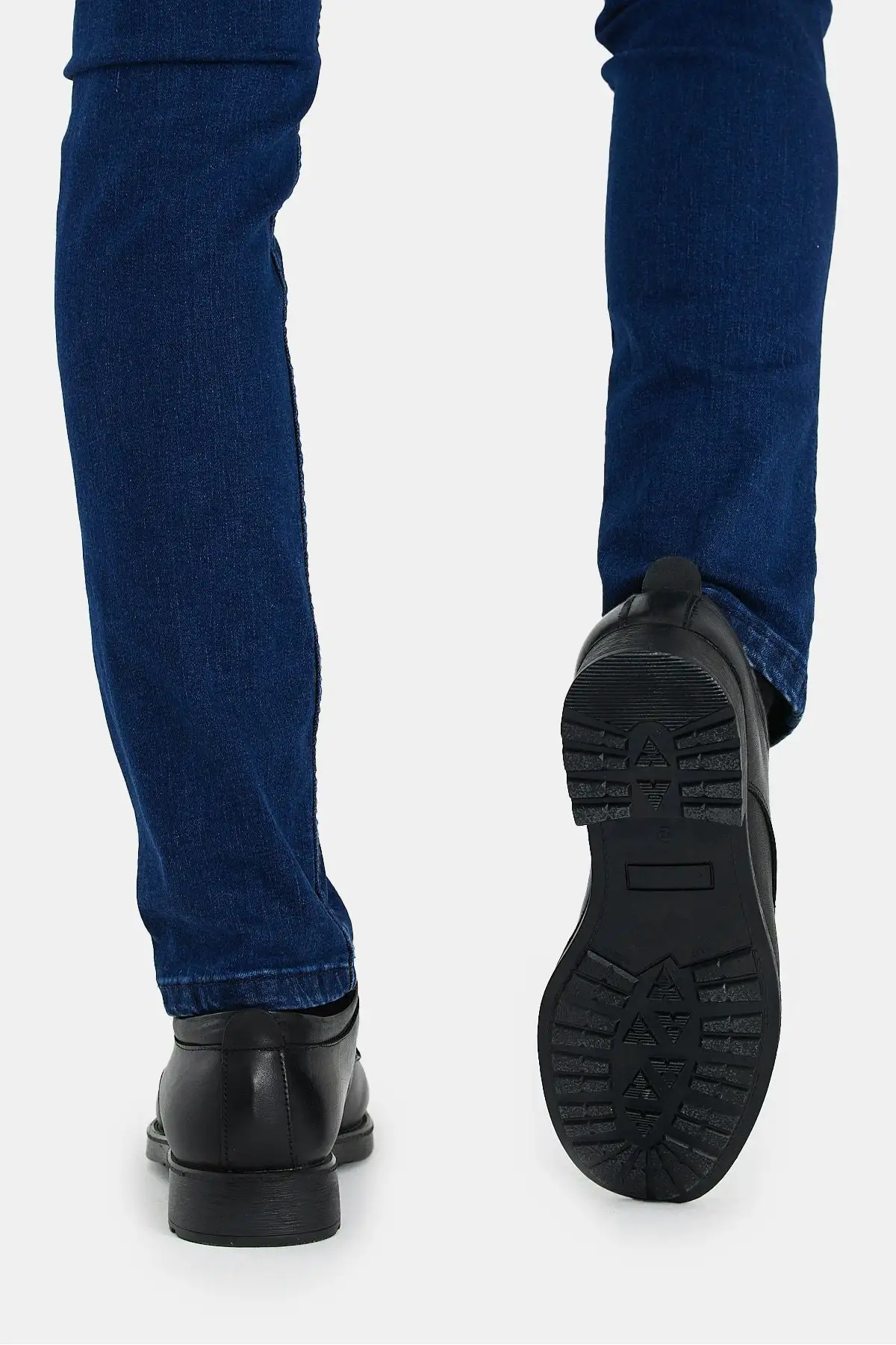 کفش رسمی مردانه کفش مردانه کلاسیک چرم طبیعی سیاه ۳۶-۴۸ - 3900 کفش رسمی مردانه کفش مردانه کلاسیک چرم طبیعی سیاه ۳۶-۴۸ - 3900