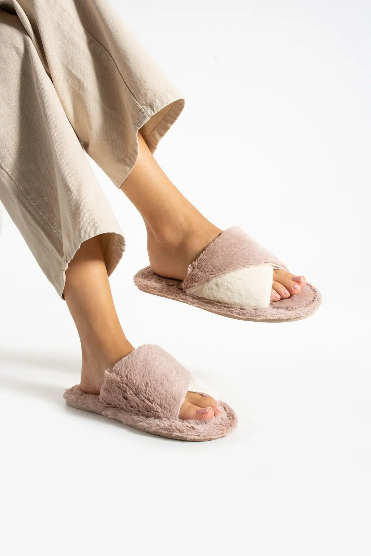 کفش راحتی خانه پک سهتایی دمپایی پشمی با زیره دوخته شده چینیلا، دمپایی طرح پیچ دار، مناسب برای ، ست جهیزیه - 3988 کفش راحتی خانه پک سهتایی دمپایی پشمی با زیره دوخته شده چینیلا، دمپایی طرح پیچ دار، مناسب برای ، ست جهیزیه - 3988