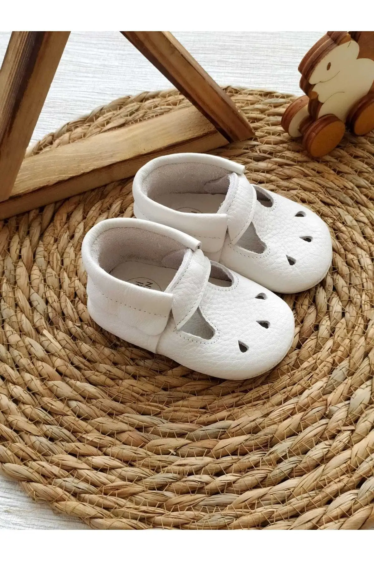 کفش نوزاد پسر پاپوش نوزاد مدل کازى سفید از چرم طبیعی کلاسیك  - 3286 کفش نوزاد پسر پاپوش نوزاد مدل کازى سفید از چرم طبیعی کلاسیك - 3286